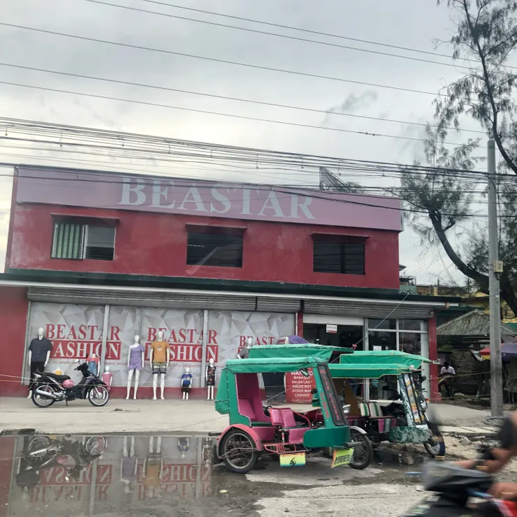 前往搭遊艇路上的風景（在保姆車上）