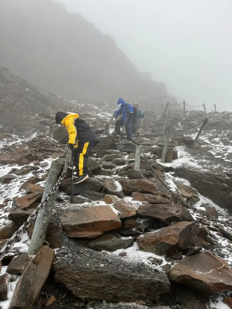 玉山｜在冰霰滿佈中返程