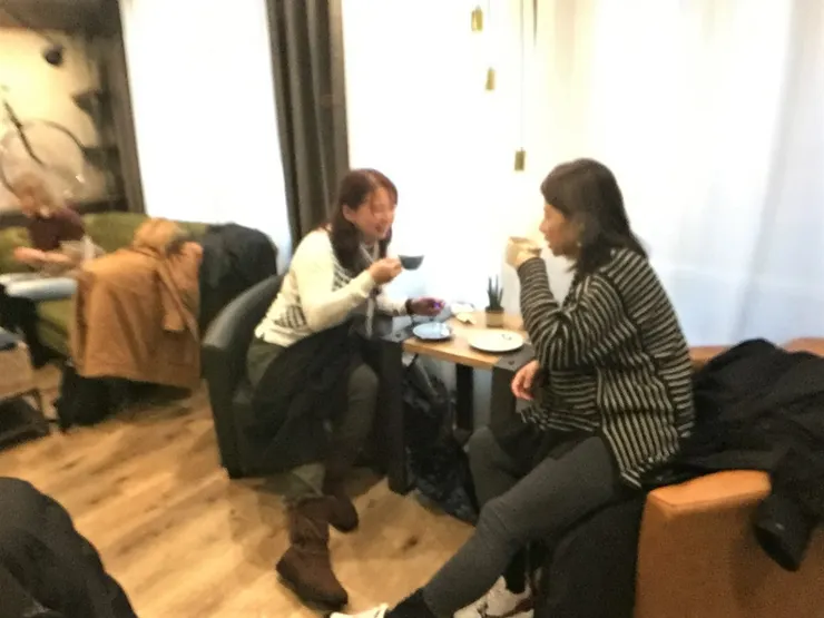 咖啡的溫度剛好，配這......一日閒光