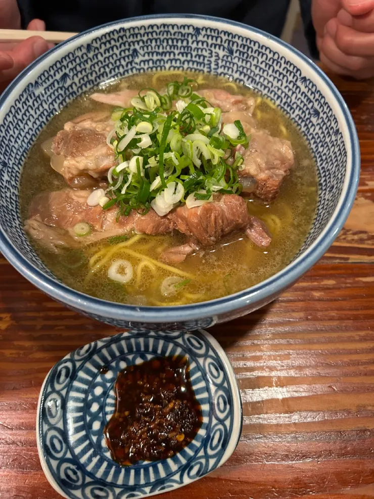 豬軟骨麵與沾醬麹醬油