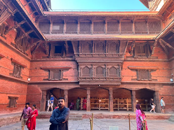 深藍色外套男子是我們的導遊Sanjay