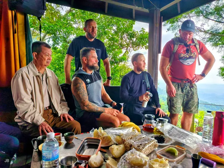 【林間幽徑不往孤寂通向歡聲笑語─高峰亭】