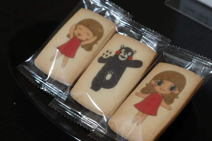 房間內還有熊本熊餅乾