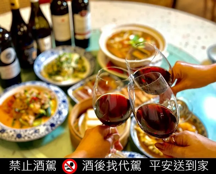 圖說：優質酒款，搭配美味佳餚，共度難忘年終慶祝。（圖/ 業者提供）