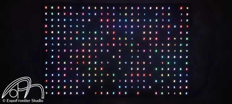 訊號燈牆出現了缺陷，暗示的，可能是生命能量的消逝，也意味著象徵死亡的「0」，無法出現在訊號燈牆上面。