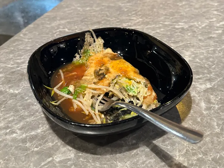 夜市的蚵仔煎,變成美美的擺盤。