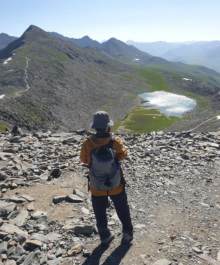 驚見高山湖泊，好美啊！
