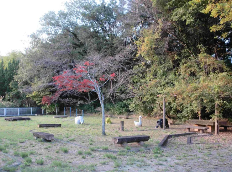 川島神社旁的寂寞小公園