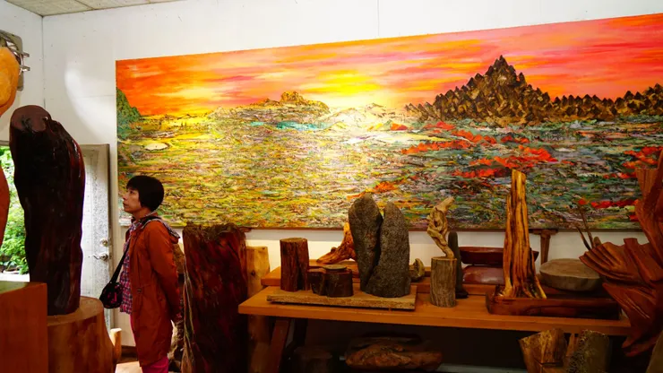 店長還有個人畫室及藝術典藏