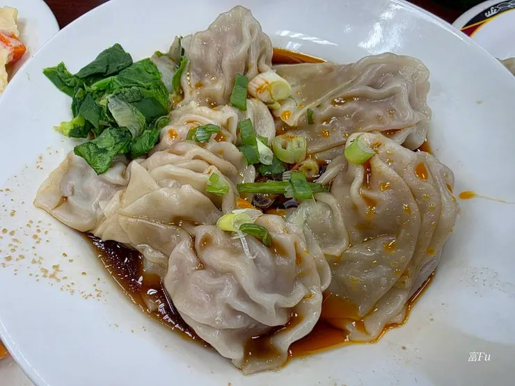 紅油抄手。每次來必點!! 無敵醬汁,酸甜微微辣風味,顆顆飽滿,一人吃一份會很有飽足感。