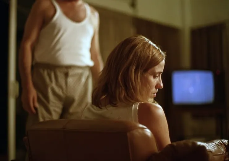 看片被發現的姊姊，DOGTOOH》劇照，來源：IMDb