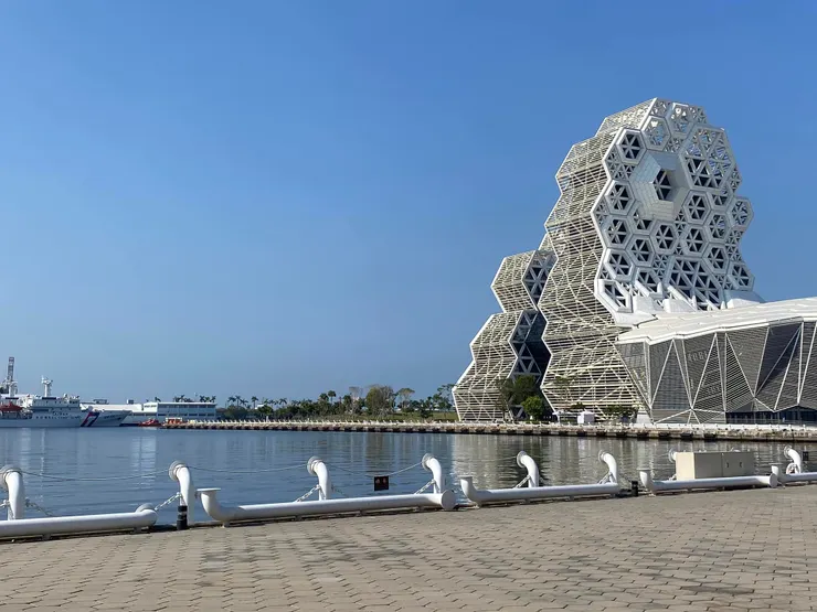 遠眺海景，吹吹海風發著呆，多愜意