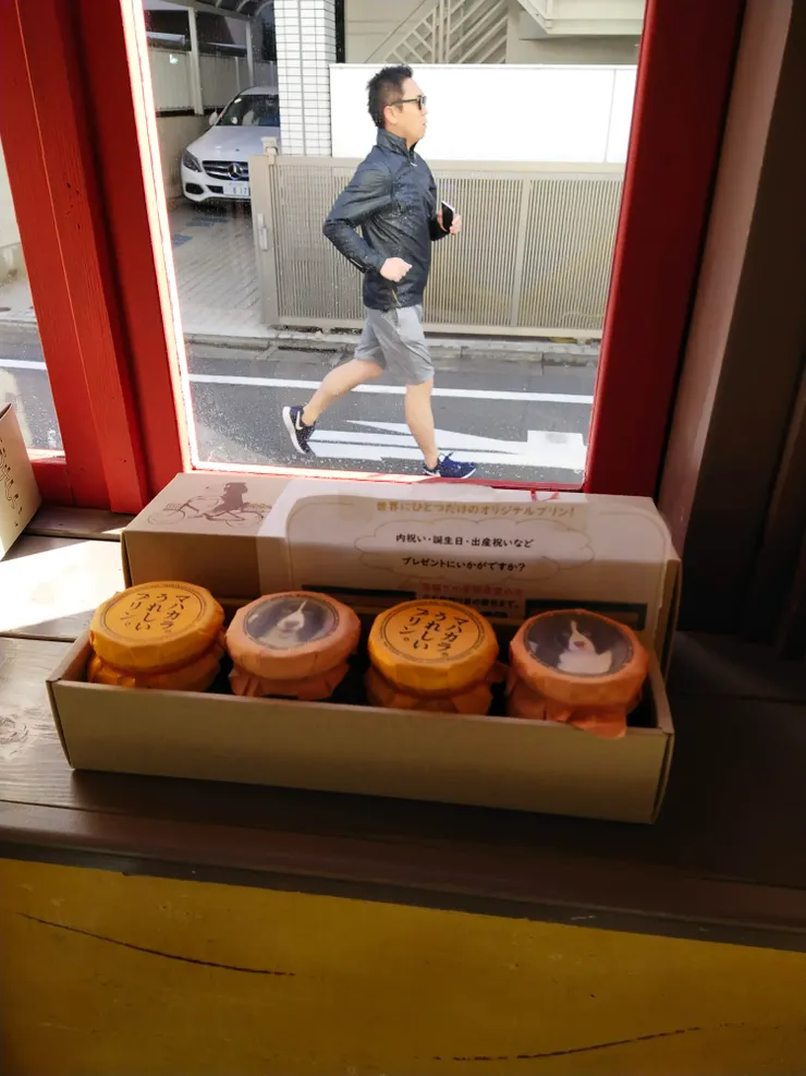 剛好拍到慢跑路過的人