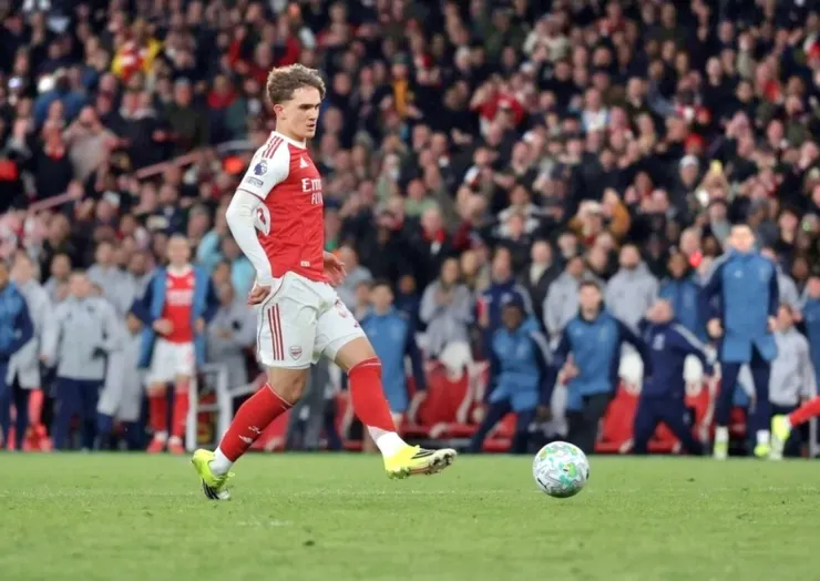 杜文單刀射入空門助阿仙奴勝2:0