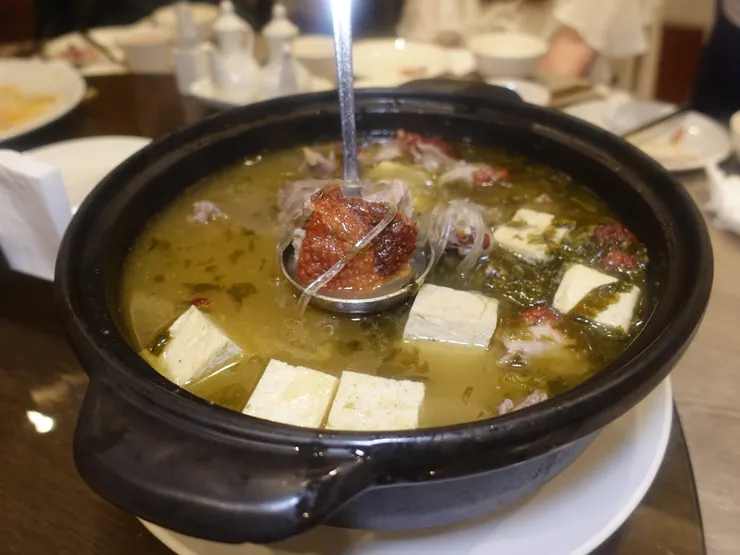 燒鵝四吃第三吃:酸菜鵝骨細粉湯