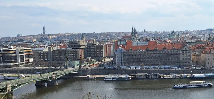 莫爾島河的布拉格