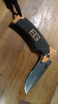 折刀輕巧小且可以收折方便帶在身上