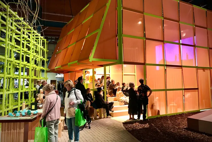 「LAYERS」 （层次揭露 ）主題展廳和舞台。