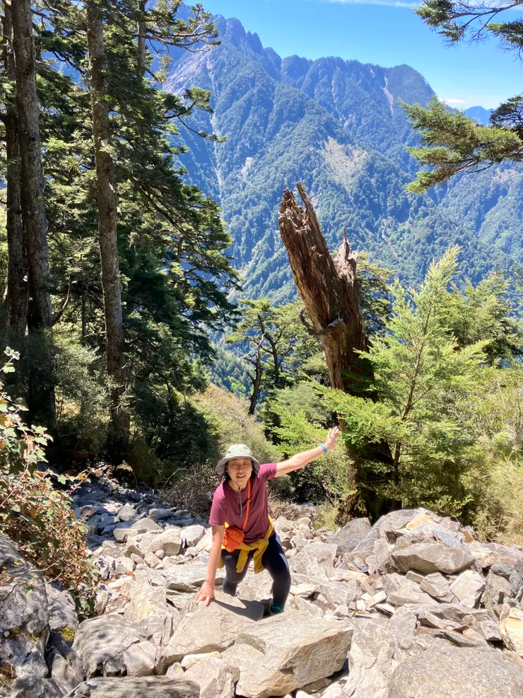 又熱又累閉眼睛的me