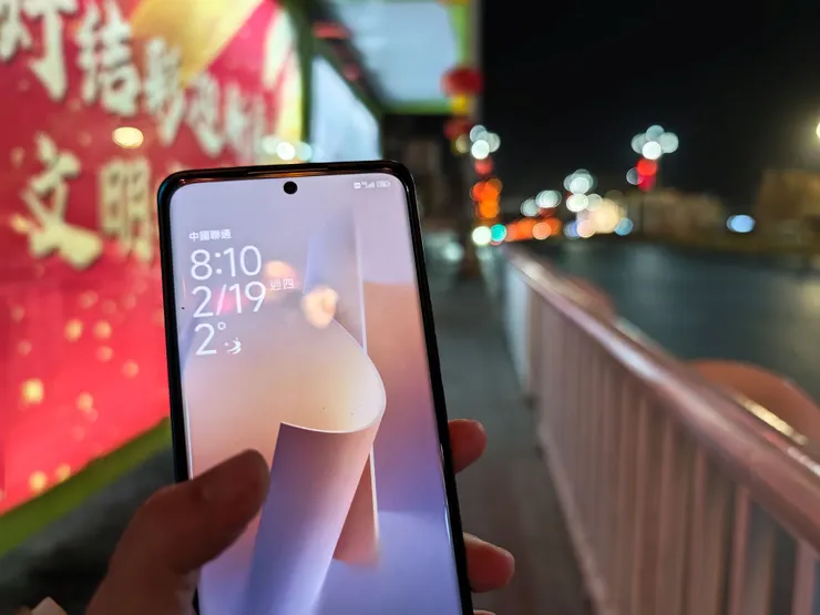 時差三小時，8點多了天還那麼黑~