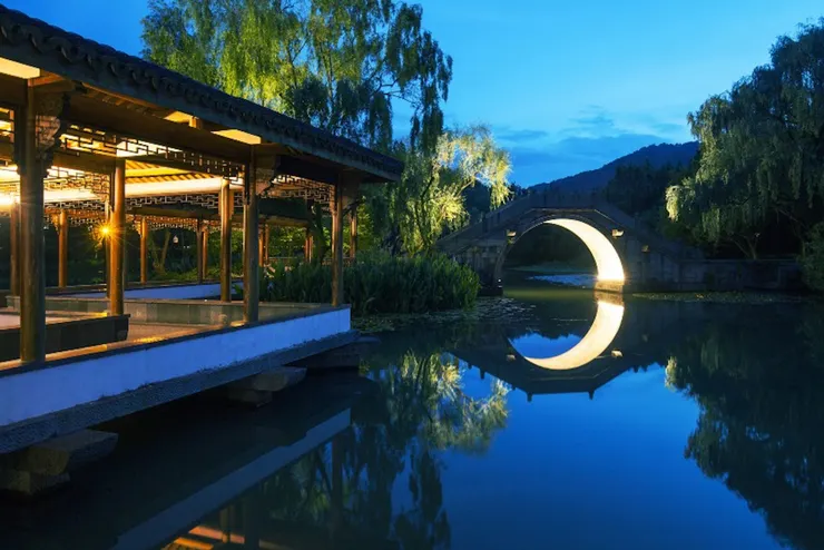 小橋即成了月亮