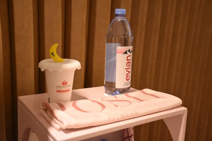 真的是evian礦泉水，連水都好高級