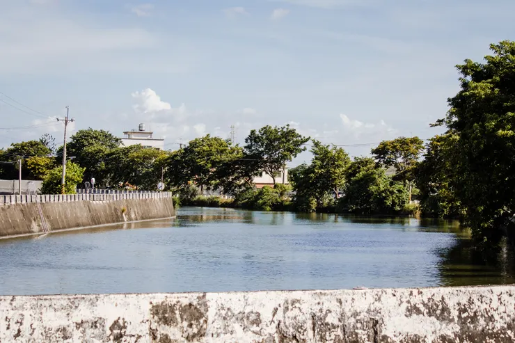 再稍微往前就會看到花壇連接大村的大排水溝