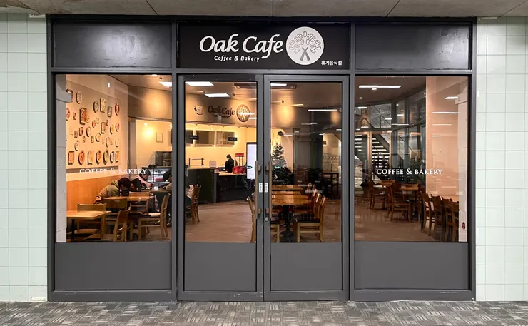 美食廣場旁的咖啡廳