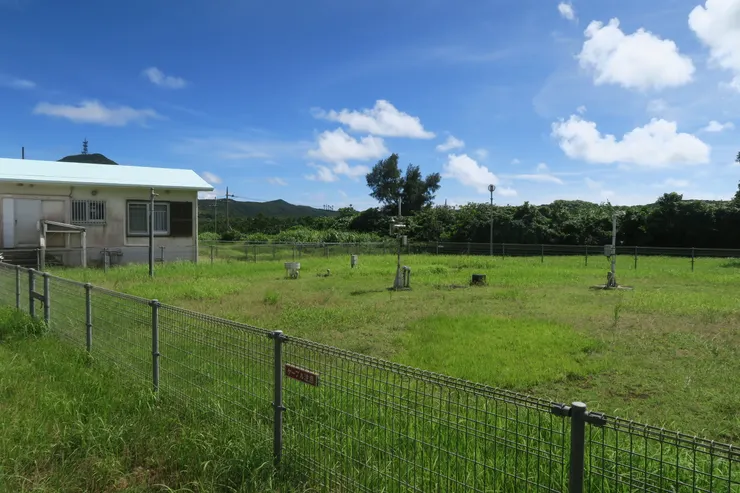 測站，旁邊是員工宿舍