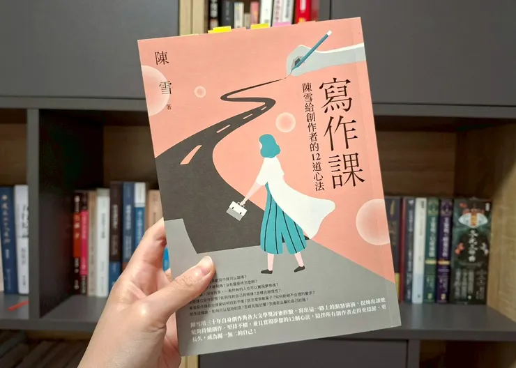 攝於2025.04.08｜背景是新家書櫃🤩