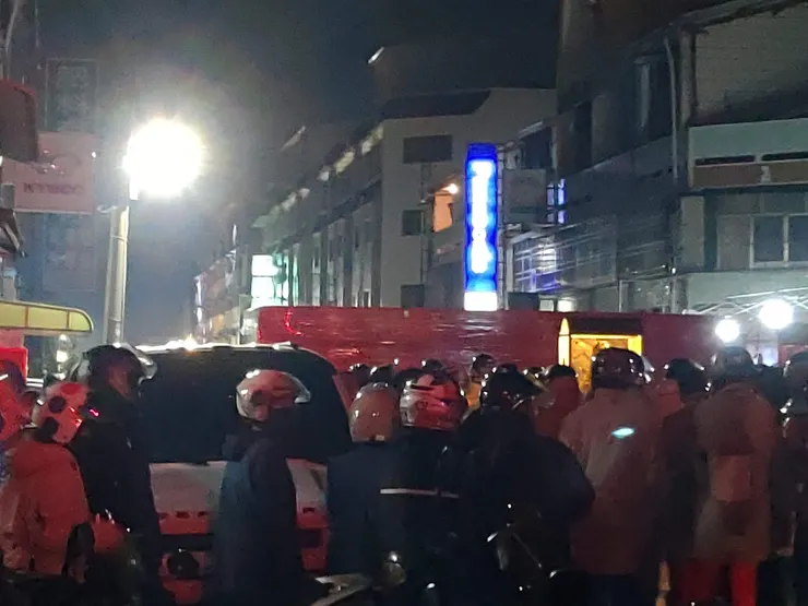 蜂炮炮城及人潮