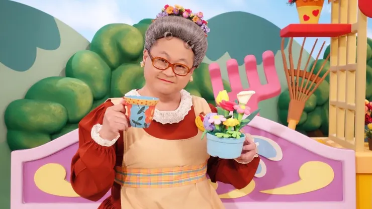 水果奶奶是台灣兒童節目《水果冰淇淋》的經典角色，由男藝人趙自強反串扮演，以溫暖活潑的形象陪伴無數小朋友成長。 