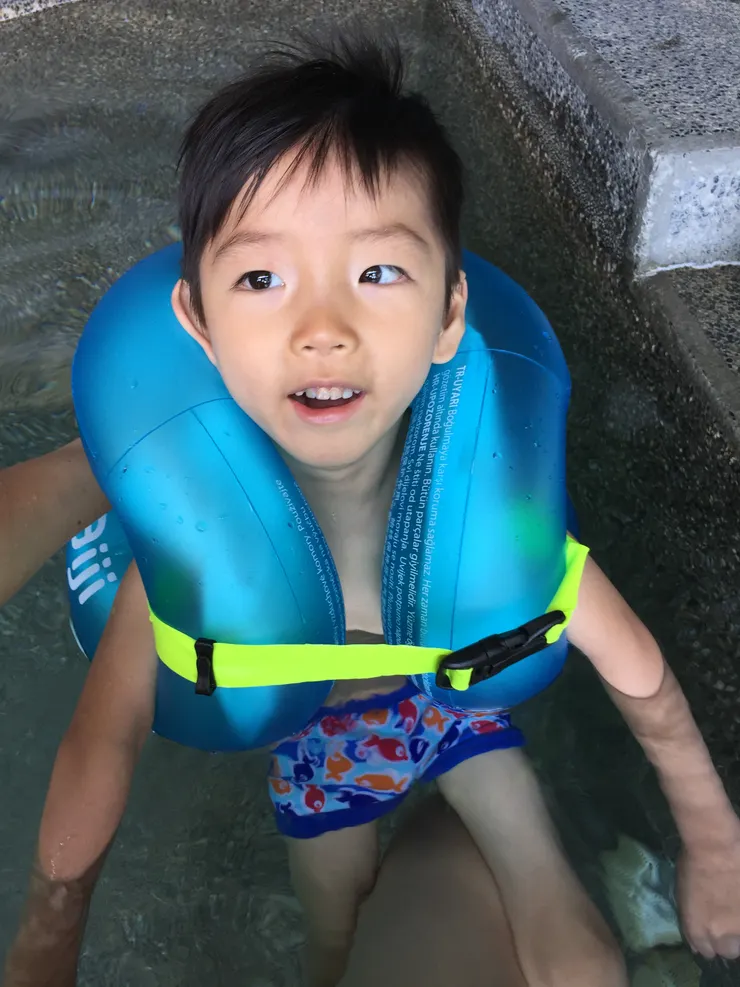 大約10公斤左右的祐都買小尺寸。