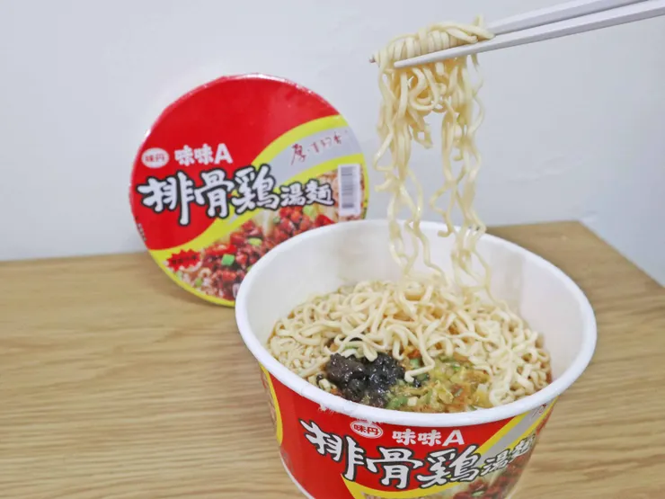 味味A經典「排骨雞湯麵」。