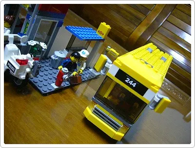 這輛就是這組的重頭戲，黃色區公車