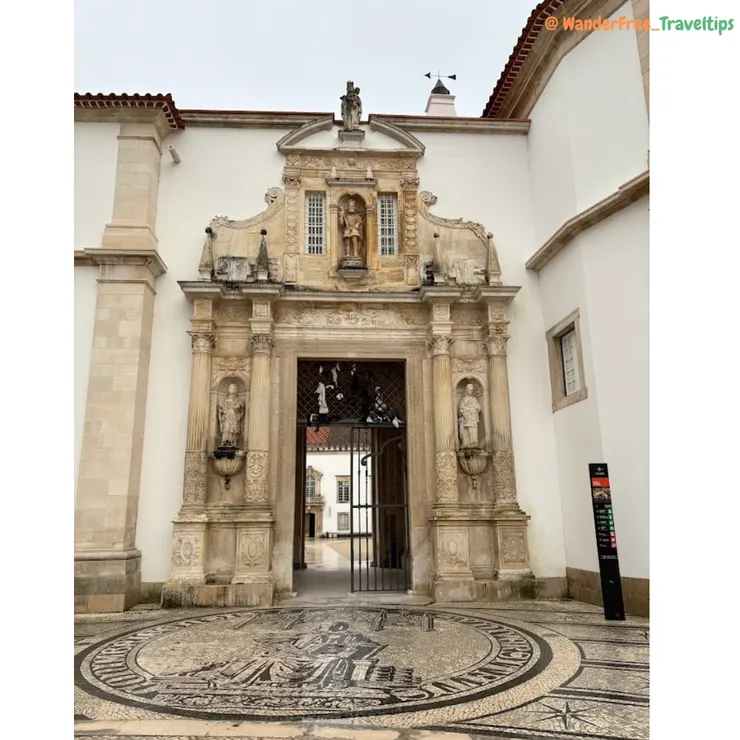 大學主要入口-Porta ferrea