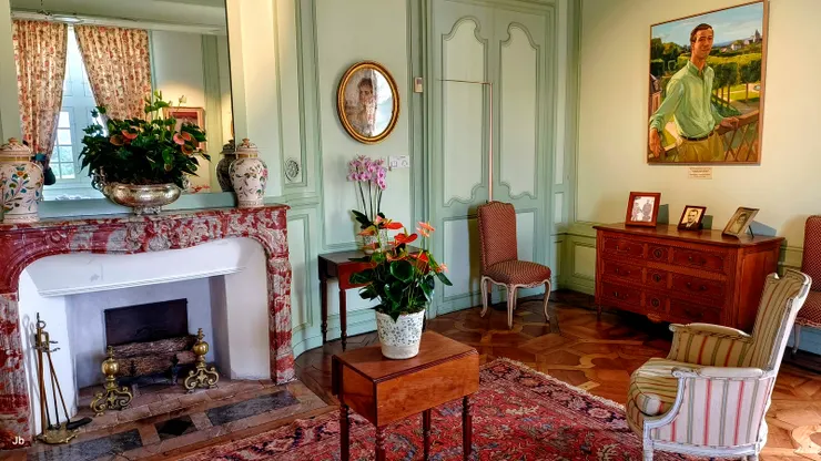 【我逐室參觀覺得它比舍農索溫暖！位在1樓的起居室。】