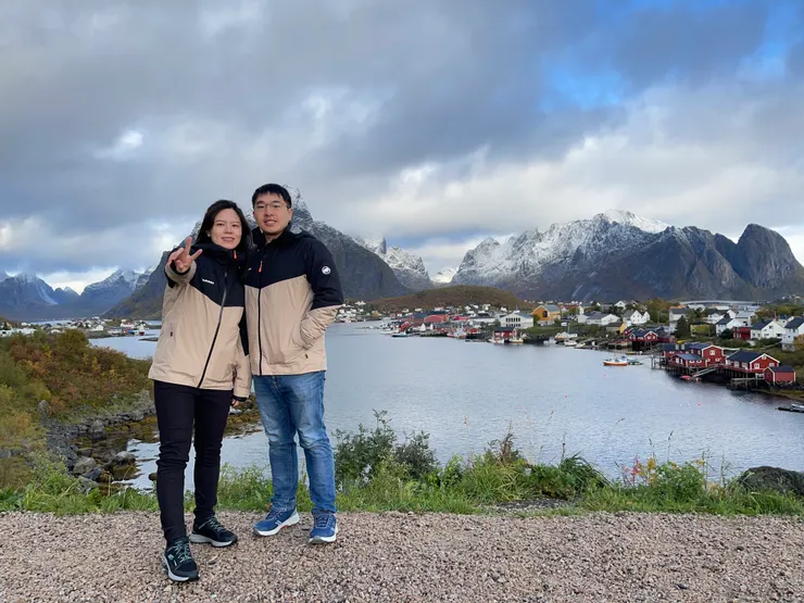 後面那堆紅紅的就是雷納鎮