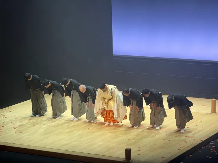 謝幕。開放謝幕時拍照，真心感謝。