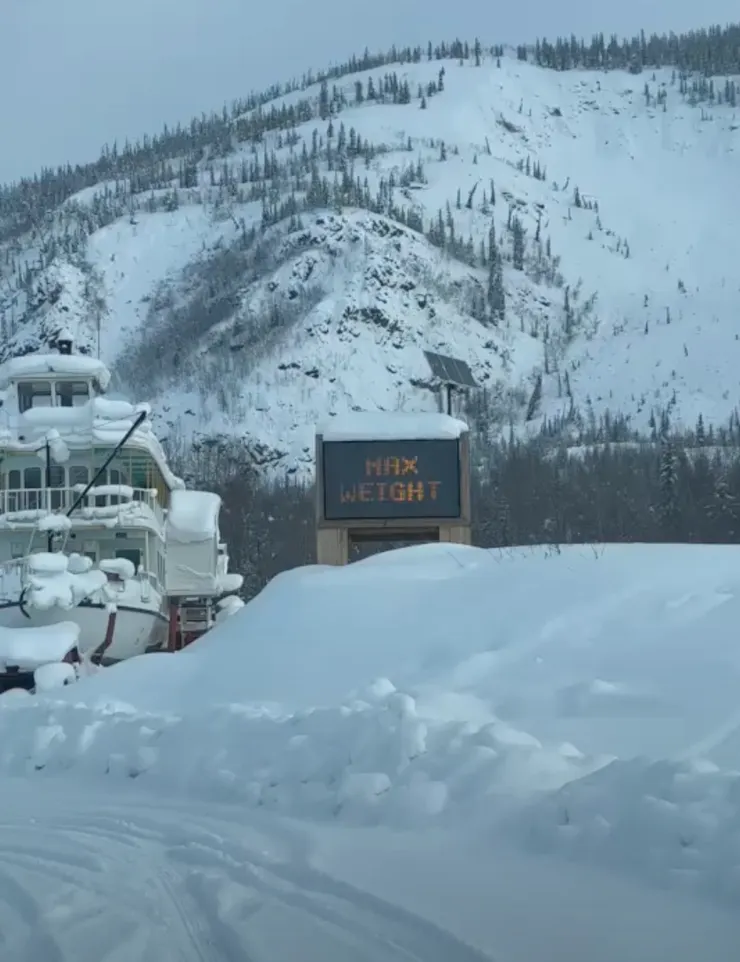 冰橋起點的電子看板