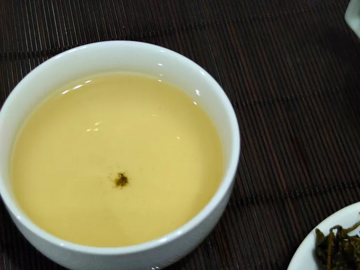 第一泡茶湯與茶渣表現