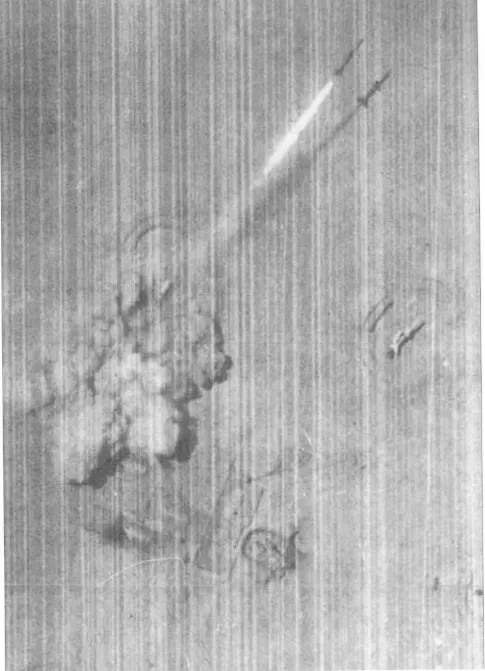 以色列戰機正好拍到一枚發射升空的S-75飛彈。
