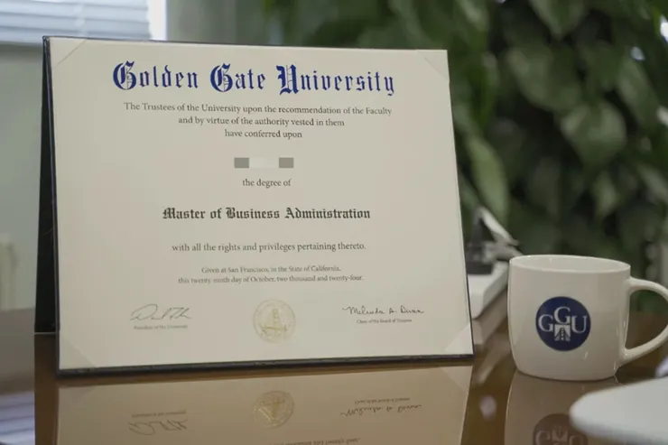 畢業生們收到校方郵寄的學位證書