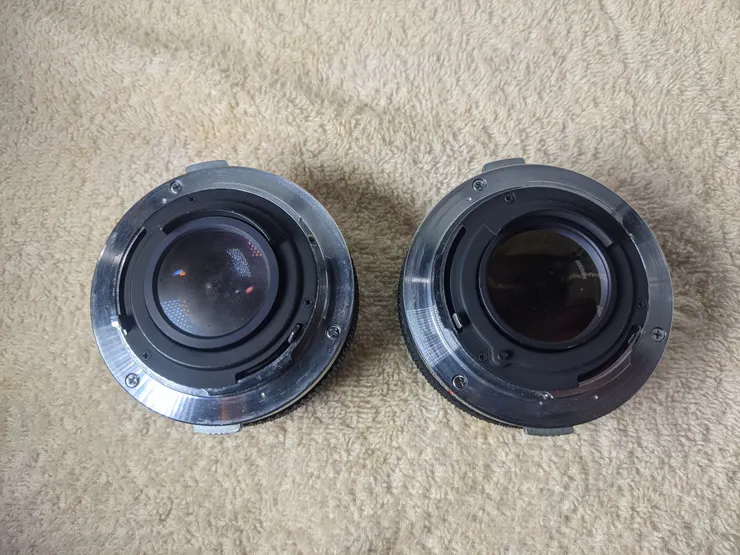 左邊為1號鏡，後玉嚴重霧化，右邊這顆7號鏡，鏡片還算通透。