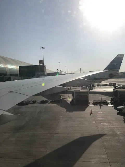 飛行日記(56) 阿聯酋航空 杜拜DXB - 台北TPE  EK366