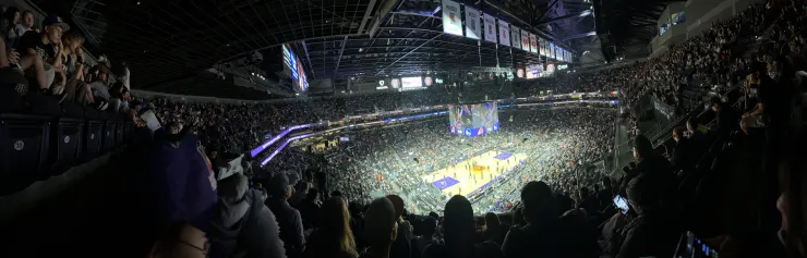 用環景拍攝的球場看起來超壯觀~ (圖/躲貓貓)