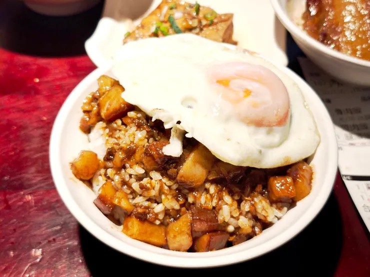 垂涎欲滴的魯肉飯
