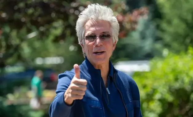  ServiceNow執行長比爾·麥克德莫特表示，人工智慧代理商「不需要午餐，也沒有任何醫療福利。」（圖片來源：彭博社）