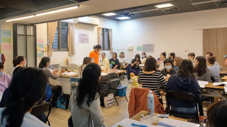 ＃從選擇玩具看個性 ＃先處理情緒再處理事情 ＃學會什麼是愛便是贏在起跑點 ＃沒有能力愛自己就沒有能力愛他人 ＃家長是孩子第一個也是最重要的老師 圖：術科教室