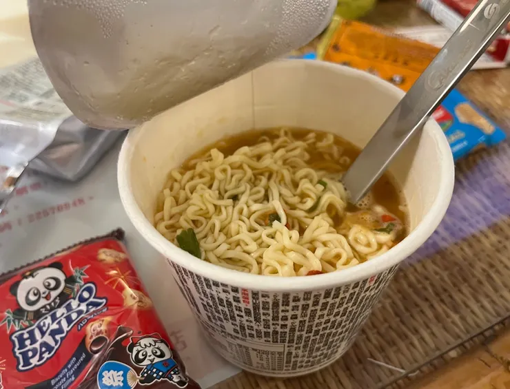第一晚就吃掉泡麵